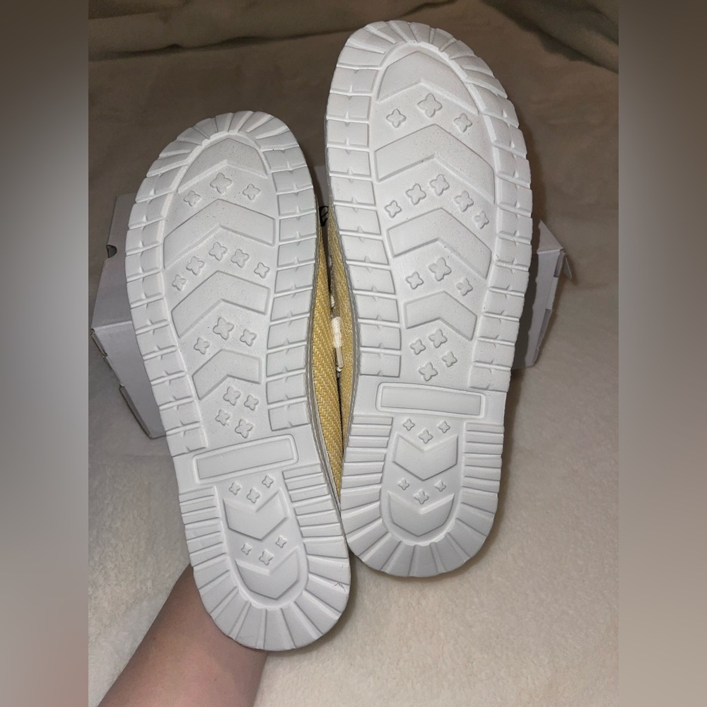 🖤NWT Yellow Rosa Slip-ons - Picture 6 of 7